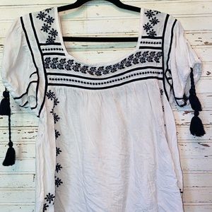 Forever 21 Boho White Shirt Size Large